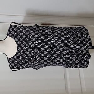 Liz Claiborne, Size M Black and White Patterned Sleeveless top w/Ruffle Hem